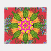 Farbige runde Blumenmandala auf einem roten, grüne Fleecedecke (Vorderseite (Horizontal))
