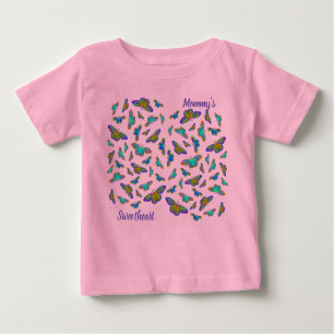Farbige Schmetterlinge auf Babypink - Baby T - Shi Baby T-shirt