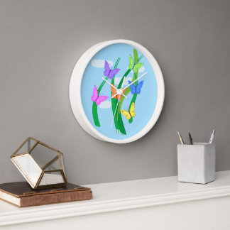 Farbige Schmetterlinge und Himmel Uhr