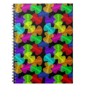 Farbige Schmetterlingsmuster auf schwarzem Hinterg Notizblock