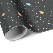 Farbige Sterne auf schwarzem Umschlagpapier Geschenkpapier (Rolleneckpunkt)