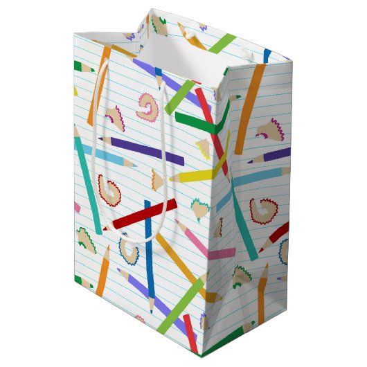 Farbige Stifte Muster Mittlere Geschenktüte (Rückseite Schrägansicht)