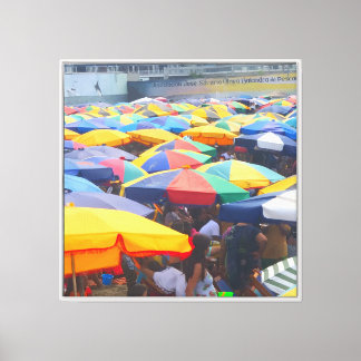 Farbige Strandsonnenschirme Marktleinwand Leinwanddruck
