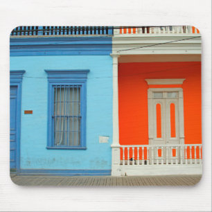 Farbige Straße in Iquique Mousepad