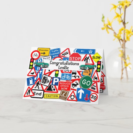 Farbige Straßenschilder, die die Glückwünsche für Karte (Gelbe Blume)