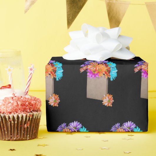 Farbige Tageszeitungen in brauner Tasche Geschenkpapier (Geburtstagsparty)