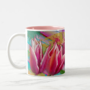 Farbige Tulpen auf lackiertem Hintergrund, individ Zweifarbige Tasse