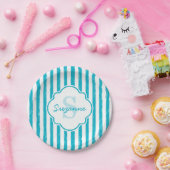 Farbige türkisfarbene Streifen Monogramm und Name Pappteller (Party)