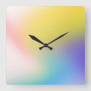 Farbige Uhr an der Wand des Holografischen Platzes