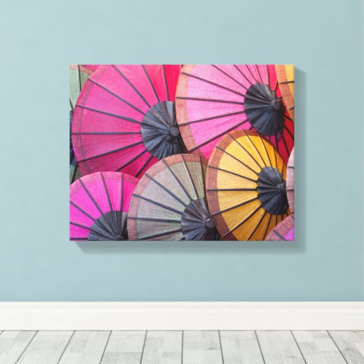 Farbige Umbrellas Canvas Print Leinwanddruck (Insitu (Holzboden))