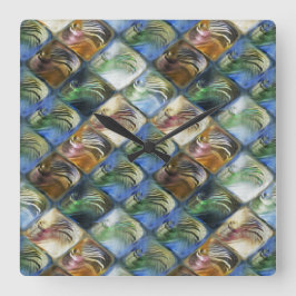 Farbige und polierte Fliesen aus Holz oder Stein Quadratische Wanduhr