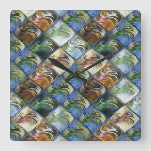 Farbige und polierte Fliesen aus Holz oder Stein Quadratische Wanduhr (Vorderseite)