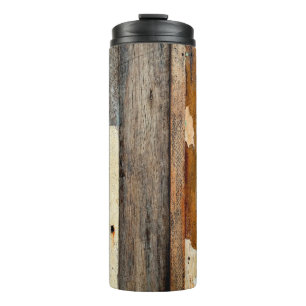 Farbige Vintage-Holzpaneele mit abblätternder Farb Thermosbecher