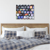 Farbige Vintage Retro-Abzeichen-Sammlung Leinwanddruck (Insitu (Schlafzimmer))