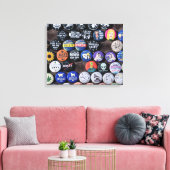 Farbige Vintage Retro-Abzeichen-Sammlung Leinwanddruck (Insitu (Wohnzimmer))