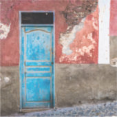 Farbige Wand mit blauer Tür Aufkleber (Vorderseite)