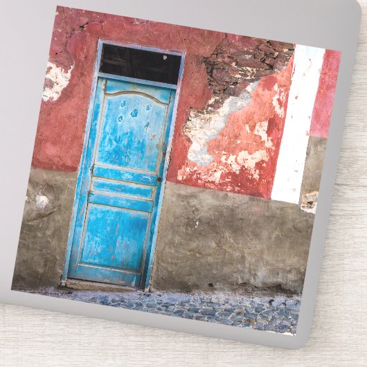 Farbige Wand mit blauer Tür Aufkleber (Detail)