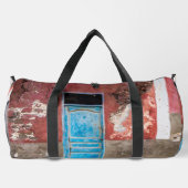 Farbige Wand mit blauer Tür Duffle Bag (Rückseite)