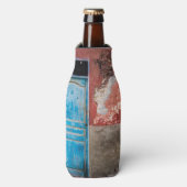 Farbige Wand mit blauer Tür Flaschenkühler (Flaschenvorderseite)