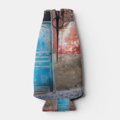Farbige Wand mit blauer Tür Flaschenkühler (Rückseite)