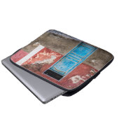 Farbige Wand mit blauer Tür Laptopschutzhülle (Vorne Knopf)