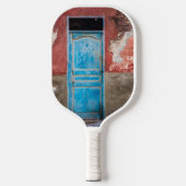 Farbige Wand mit blauer Tür Pickleball Schläger (Vorderseite)