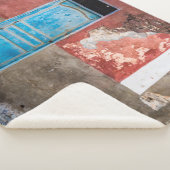 Farbige Wand mit blauer Tür Sherpadecke (3/4)