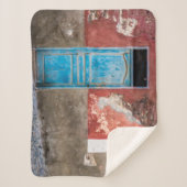 Farbige Wand mit blauer Tür Sherpadecke (Vorderseite)