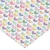 Farbige Wasserfarben Rainbows Herz & Sternmuster Tischdecke (Schrägansicht)