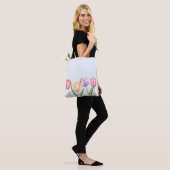 Farbige Wasserfarben-Tulpenblumen auf Hellblau Tasche (Am Model)