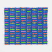 Farbige Weihnachtsbäume auf Blau Fleecedecke (Vorderseite (Horizontal))