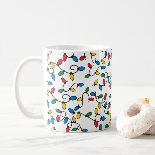 Farbige Weihnachtslichter Muster Fun Holiday Tasse (Mit Donut)