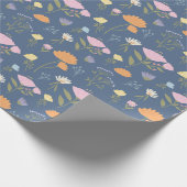 Farbige Wiese auf Blau Geschenkpapier (Ecke)