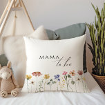 Farbige Wildblume Mama zu sein Kissen<br><div class="desc">Dieses farbenprächtige Wildblume-Mama-to-be-Kissen eignet sich perfekt für Ihre einfache, skurrile, bohelle Regenbogensommerdusche. Die hellen, zauberhaften Rosa-, Gelb-, Orange- und Goldfloralen verleihen diesem Produkt das Gefühl eines minimalistischen, eleganten und Vintagen Hippie-Frühlinggartens. Das moderne Design ist künstlerisch und zart und zeigt eine klassische erdige Wiese in Aquarell. Egal, für welchen Blickwinkel Sie...</div>