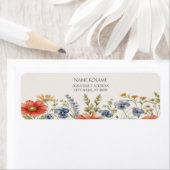 Farbige Wildblumen geben das Adressetikett zurück