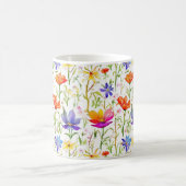 Farbige Wildblumen in einem Feld Kaffeetasse (Mittel)