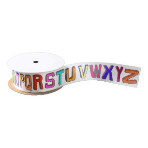 Farbige Wonky-Alphabet-Buchstaben Satinband
