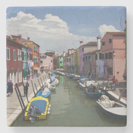 Farbige Zuhause entlang des Kanals auf der Insel Steinuntersetzer (Vorderseite)