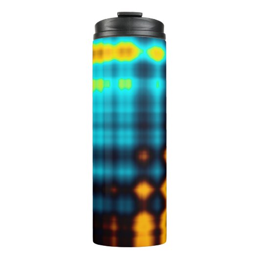 Farbiger abstrakter geometrischer Hintergrund mit Thermosbecher (Vorderseite)