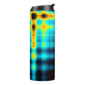Farbiger abstrakter geometrischer Hintergrund mit Thermosbecher (Nach links gedreht)