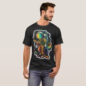 Farbiger Astronaut im All T-Shirt (Vorne ganz)