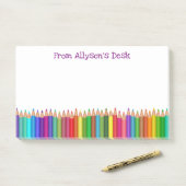 Farbiger Bleistift-glücklicher heller Spaß scherzt Post-it Klebezettel (Auf Schreibtisch)