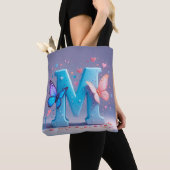 Farbiger Buchstabe M mit Schmetterlingen Tasche (Von Nahem)