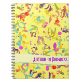 Farbiger Confetti-Toto über gelber Vorlage Notizblock (Vorderseite)