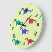 Farbiger Dino auf Grün Große Wanduhr (Winkel)