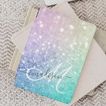 Farbiger Glitzer Hübsch Bokeh Mit Monogramm iPad Pro Cover<br><div class="desc">Dieses farbenfrohe,  bunt gestylte Glitzer-Muster lässt sich einfach mit Ihrem individuelle Name und/oder Monogramm personalisieren.</div>