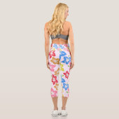 Farbiger Hibiskus, Muster von Blume Capri Leggings (Rückseite)