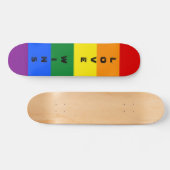 Farbiger LGBTQ-Regenbogen-Gay Pride-Flag mit benut Skateboard (Horizontal)