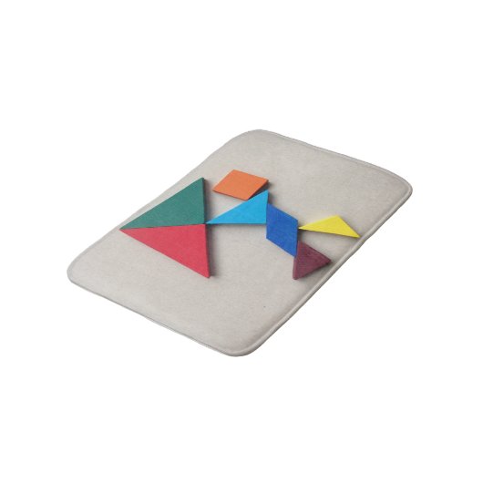 Farbiger Mann mit einem Drachen Tangram Badematte (Schrägansicht)