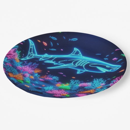 Farbiger Neonhai Pappteller (Schrägansicht)